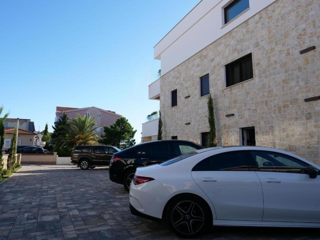 Apartments Dernaj Vir Exterior foto